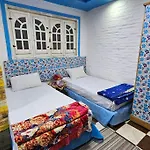 Comfy Hostel-Style Home Near Pyramids